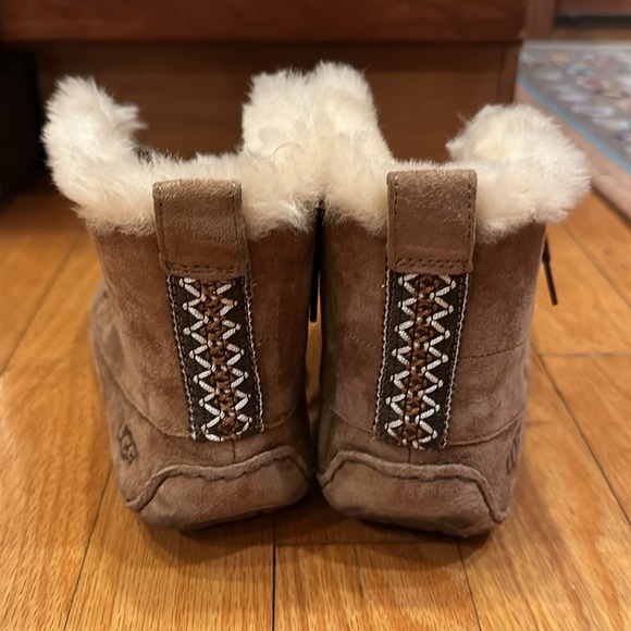 UGG Boots - Picture 5 of 9